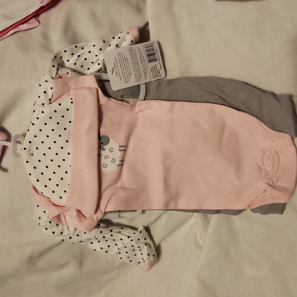 2 preemie layette sets & sleeper - Picture 9 of 16